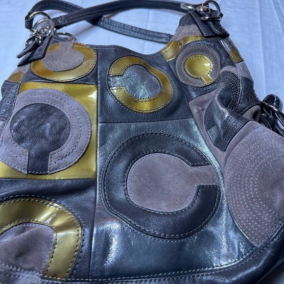 Coach C Gold and Silver Shoulder Bag with Sleek Design - Picture 2 of 8